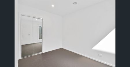 Spacious Modern Living in North Geelong - Pefect Family Home - Photo 3