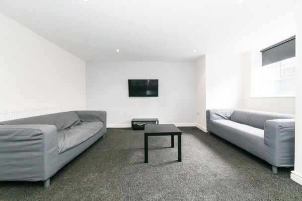 Manor Drive, Leeds - Photo 1