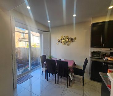 For Lease - 145 Vanhorne Close Unit# Upper, Brampton, Ontario - Photo 3