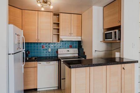 For Lease - 55 Centre Avenue Unit# 2507, Toronto, Ontario - Photo 2