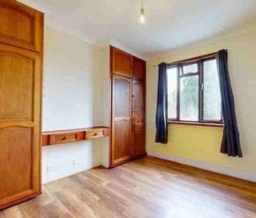 3 Bed Terraced House, Close To Davidson Road, CR0 - Photo 2