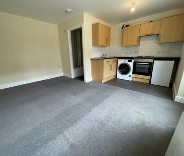 Studio Flat, Adelaide Road, SO17 - Photo 2