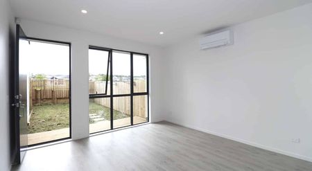 Stylish Home With 3 Bedroom In Flat Bush - Photo 2