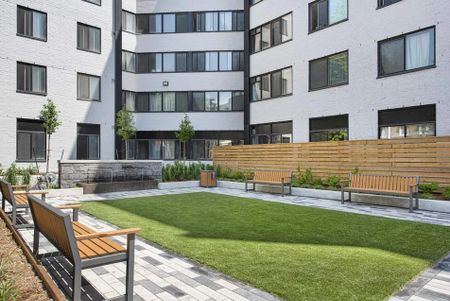 Dufferin Crossing - Photo 4