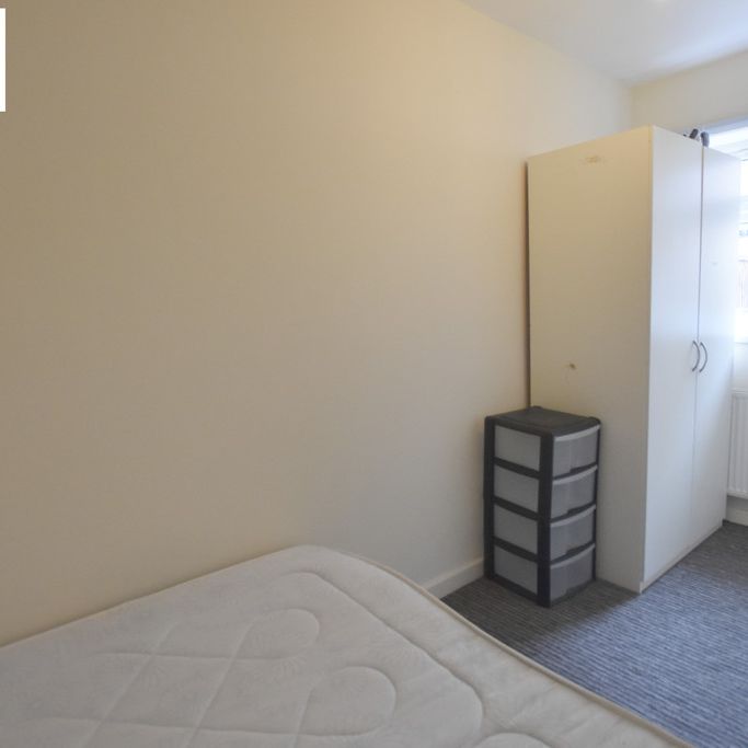 1 Bedroom Flat - Photo 1