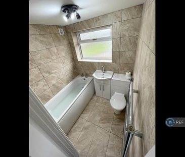 4 bedroom semi-detached house to rent - Photo 6