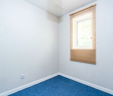 2 bedroom mid-terrace to rent Torridge Gardens, West End - Photo 5