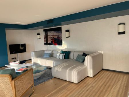 Location Appartement 3 pièces 81m² MARSEILLE 7ème - Photo 2