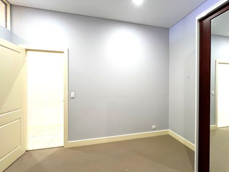 Open the Door to City-Fringe Sophistication - Photo 4