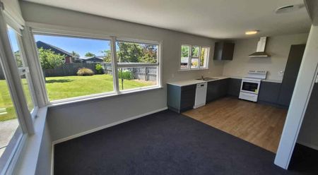 Fully renovated and ready to go! - Photo 2