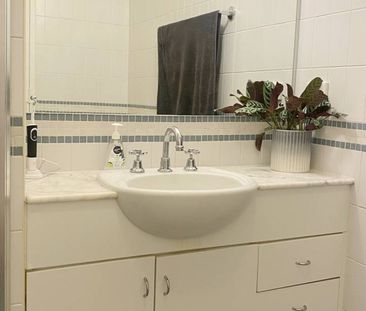 Convenient City Studio Steps from the CBD & Botanic Gardens - Photo 3