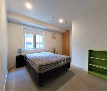 Great location- CBD 2 bedroom apartment - Photo 5