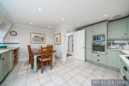 3 bedroom flat to rent - Photo 4