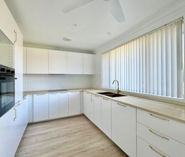 Modern Family Home, Integrated Built-in Dishwasher, Walk to Stockla... - Photo 2