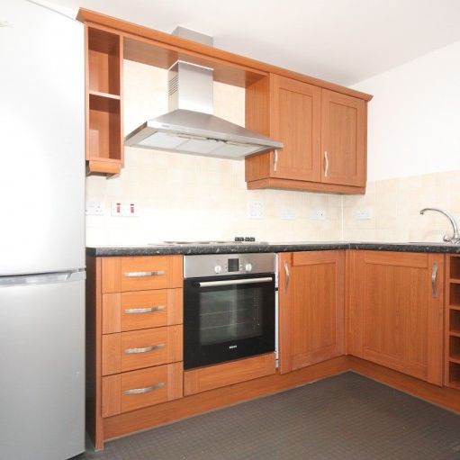 Tudor Way, Knaphill, Woking - Photo 1