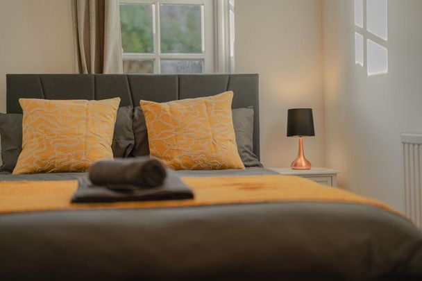 Putney Haven 3BD 2 Bath Sleeps 8 free WiFi/parking - Photo 1