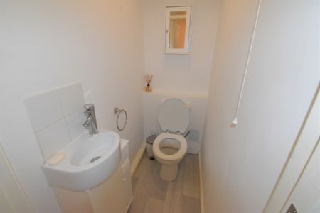 2 bedroom Apartment - LONGCROFT HOUSE, WELWYN GARDEN CITY - Photo 2