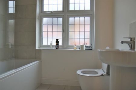 3 bedroom detached house to rent - Photo 5