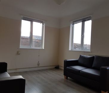 2 Bed Flat, Elms Court, SW19 - Photo 6