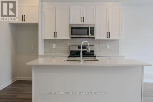 415 SILVERBERRY PRIVATE - Photo 1