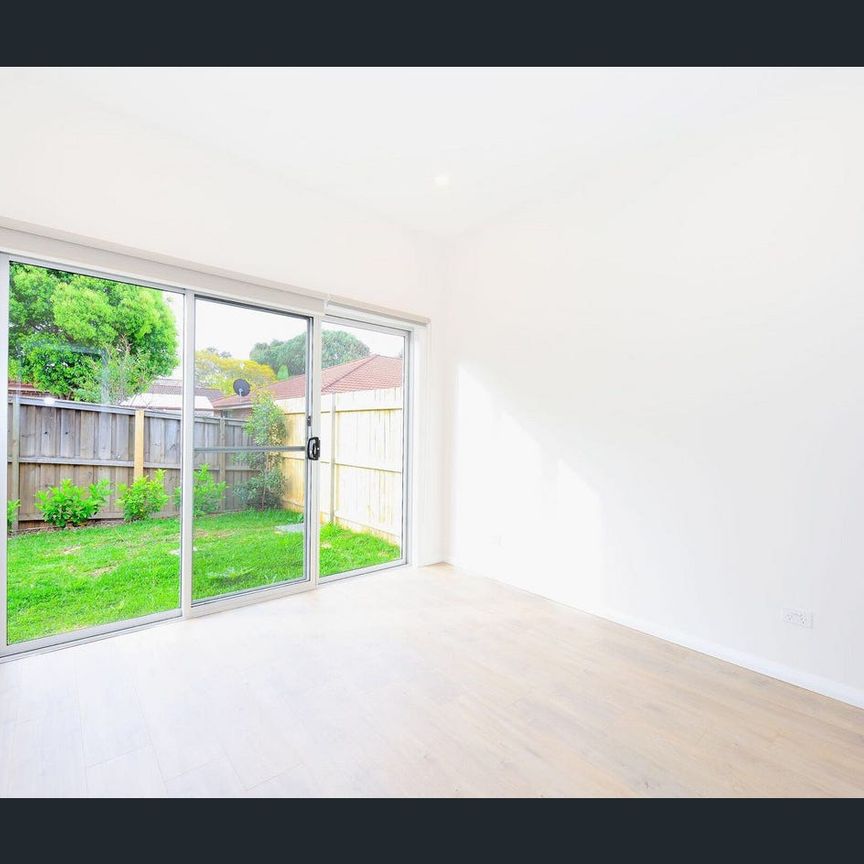 Two-Storey Modern 5-Bedroom Executive Townhouse with Double Garage | Heart of Eastwood Lifestyle - Photo 1