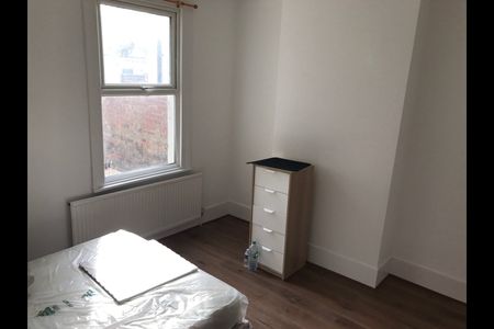 3 Bed Flat, Wakefield Street, E6 - Photo 5