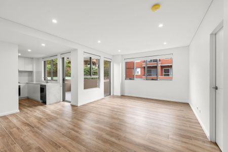 Luxurious 3 Bedroom Apartment - Photo 3