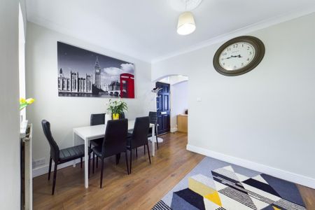 3 bedroom semi-detached house to rent - Photo 2