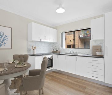 Renovated ground floor unit - Photo 4