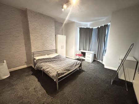 2 Regent Terrace, Leeds, LS6 1NP - Photo 2