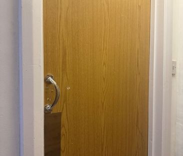 Studio Flat, Bowes Road, N13 - Photo 1