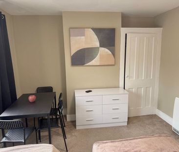 1 Bed Flat, Curzon Street, RG30 - Photo 6