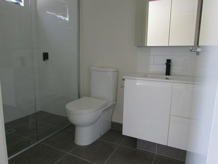 Quality 2 Bedroom Townhouse - Photo 4