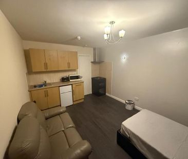 Studio to rent - Photo 1