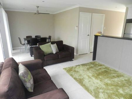 MODERN THREE BEDROOM TOWNHOUSE with Shared Pool - Photo 2