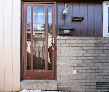 For Lease - 22 Hazelglen Court Unit# Upper level, Brampton, Ontario - Photo 6