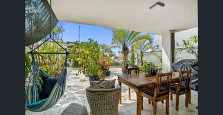 MODERN APARTMENT WITH MASSIVE PRIVATE OUTDOOR DECK - Photo 3