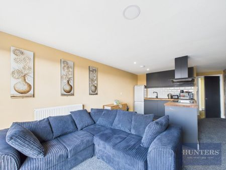 2 bedroom Flat To Let - Photo 3