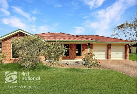 THREE BEDROOM FAMILY HOME - Photo 4