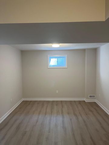 For Lease - 570 Oldenburg Avenue, Stittsville - Munster - Richmond, Ontario - Photo 2