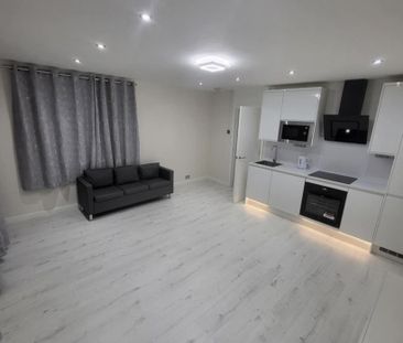 1 bedroom in a flat share to rent - Photo 6