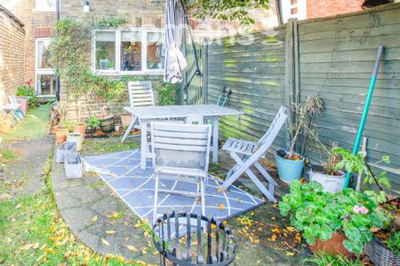 2 bedroom terraced house to rent - Photo 2