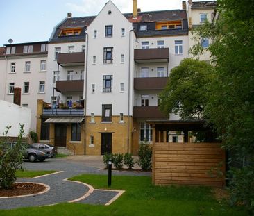 Sanierte Altbauwohnung im Dachgeschoss mit Loggia und Parkettboden ! - Photo 5