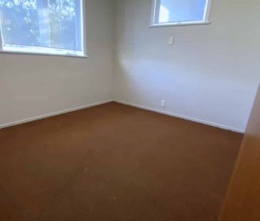 New Windsor - 3 Bedrooms - Photo 3