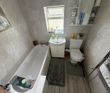3 bedroom terraced house to rent - Photo 6