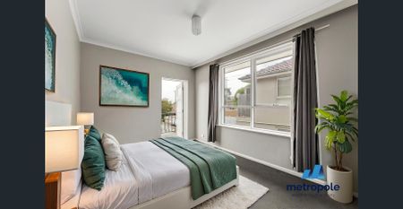 BEAUTIFULLY PRESENTED APARMENT - Photo 3