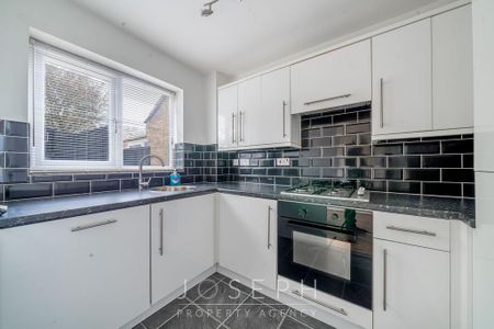 2 bedroom terraced house to rent - Photo 4