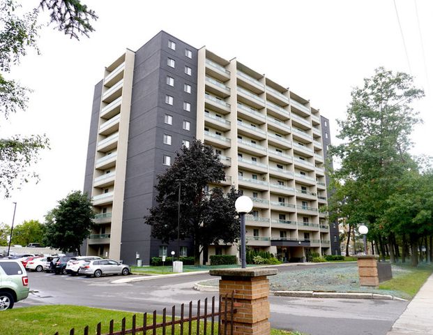 Royal Oak Towers | 501 Errol Road, Sarnia - Photo 1