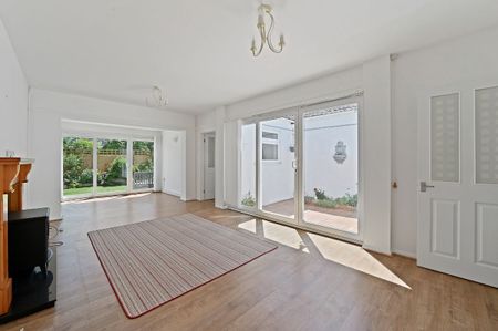 Tennyson Close, Woodbridge - Photo 3