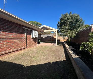 2 Bedroom unit in handy location - Photo 2